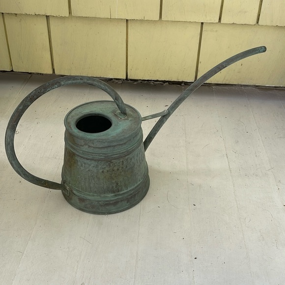 Farmhouse solid copper watering can, verdigris patina and hammered details - Picture 2 of 8